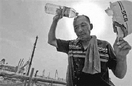 入伏天，烈日下的忻州鋼結構安裝工人